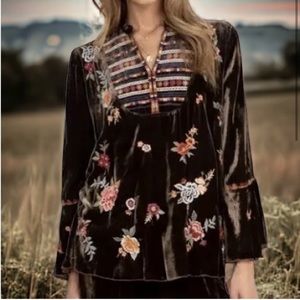 Johnny Was Sisilia Embroidered Velvet Flare Sleeve Silk-Blend Blouse NWT Size XS